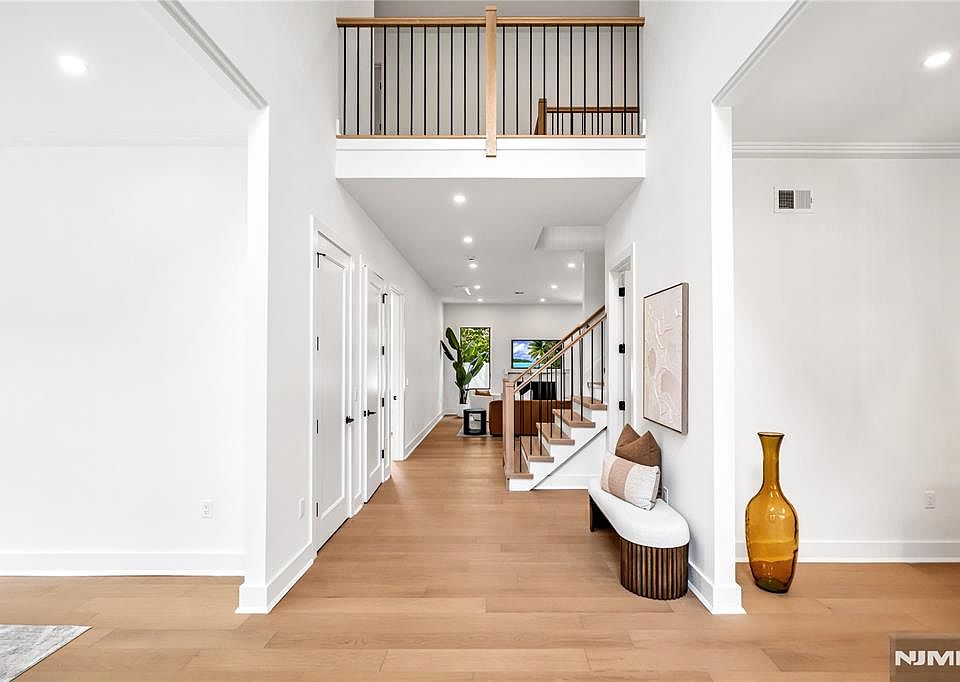 735 Bush Pl, Paramus, NJ 07652 | MLS #25028088 | Zillow