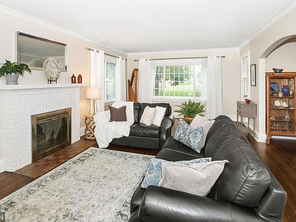 3rd image of 3738 Xerxes Ave N