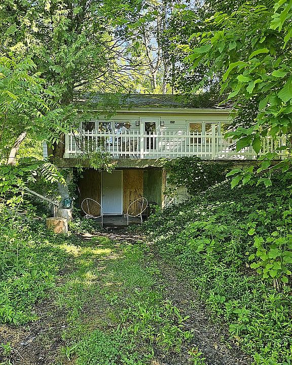 1st image of 605 White Birch Rd