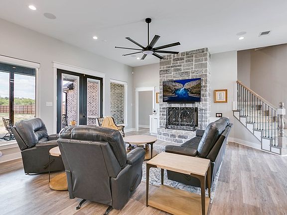3rd image of 7034 Club Creek Ln
