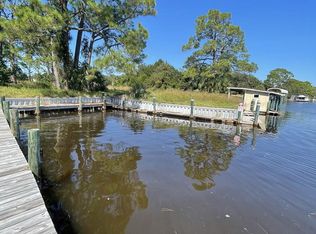 1564 Carraway Cir, Carrabelle, FL 32322