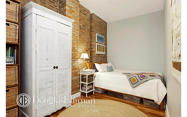 Sold by Douglas Elliman | media 20