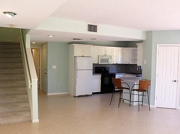 3rd image of 68 Uno Lago Dr