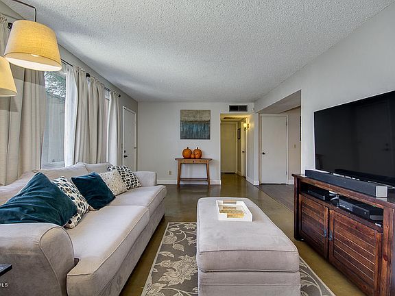 5th image of 422 W Manhatton Dr