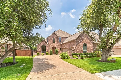 208 Angus Dr Photo 1