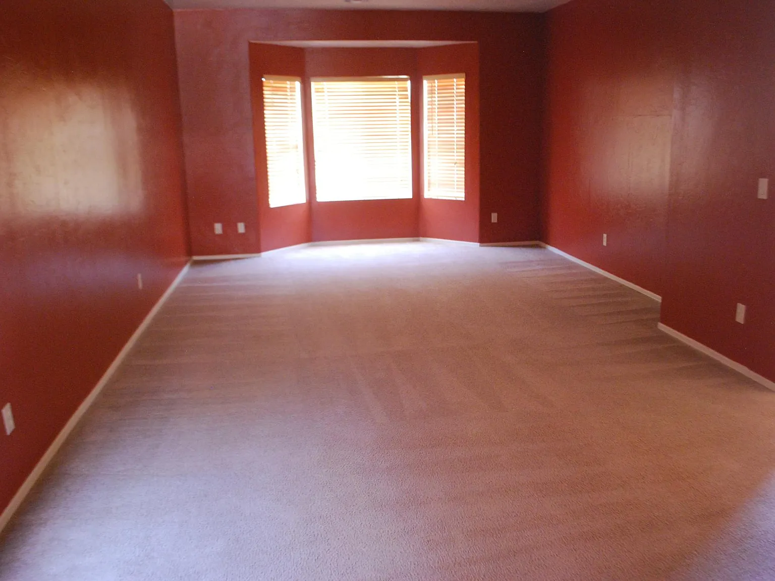 5 bed, 2751 sqft, $2,500 — Photo 2