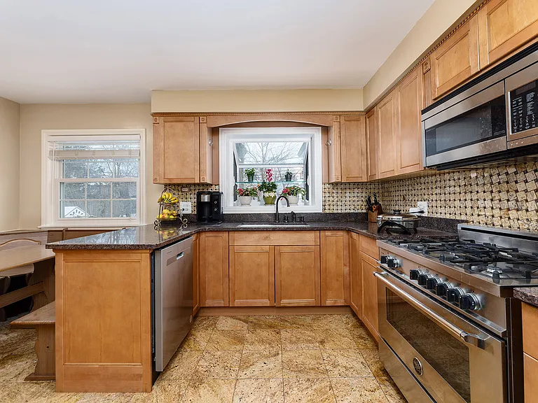 259 Cornell Ave — Photo 18