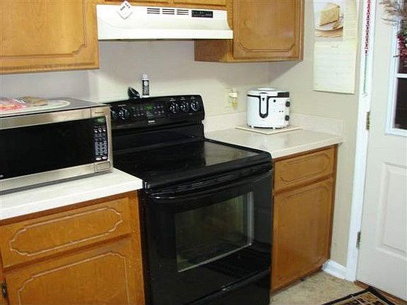 4th image of 136 Carriage Hill Dr