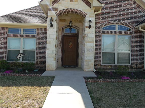 4th image of 16598 Kingston Ct