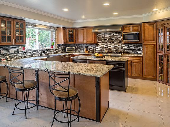 4th image of 409 Las Tunas Dr