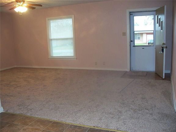 4th image of 507 E Avenue G