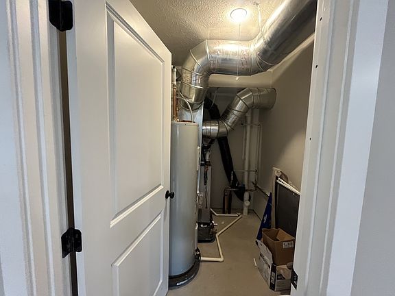 5th image of 447 Oak Ave #1