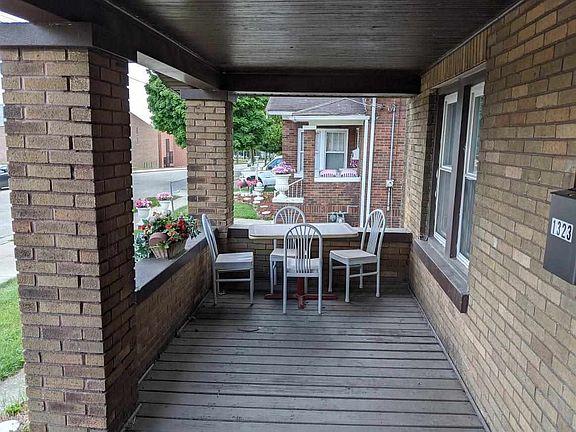 3rd image of 1323 Clover Ave