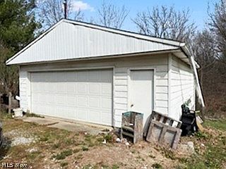 4th image of 1537 Wooster Rd