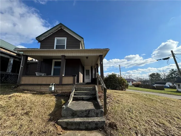 300 High St, Senecaville, OH 43780