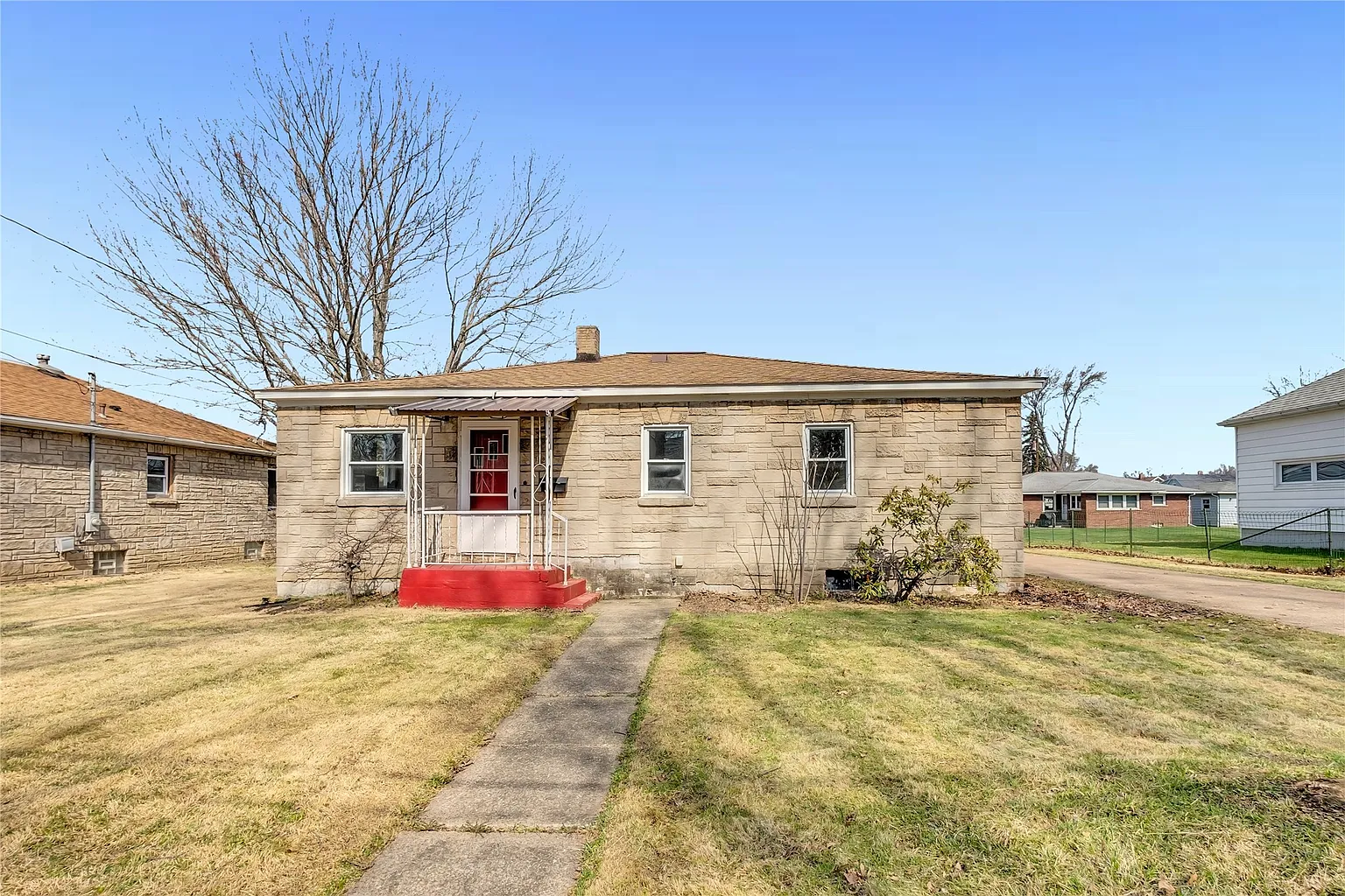 3112 Woodlawn Ave photo 1