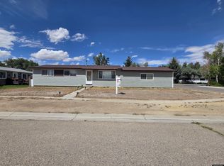 907 Plateau Rd, Rock Springs, WY 82901