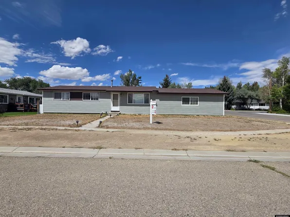 907 Plateau Rd, Rock Springs, WY 82901