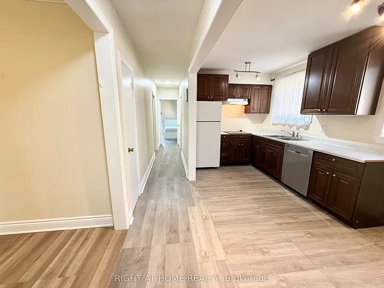 538 Merton St #2 — Photo 4
