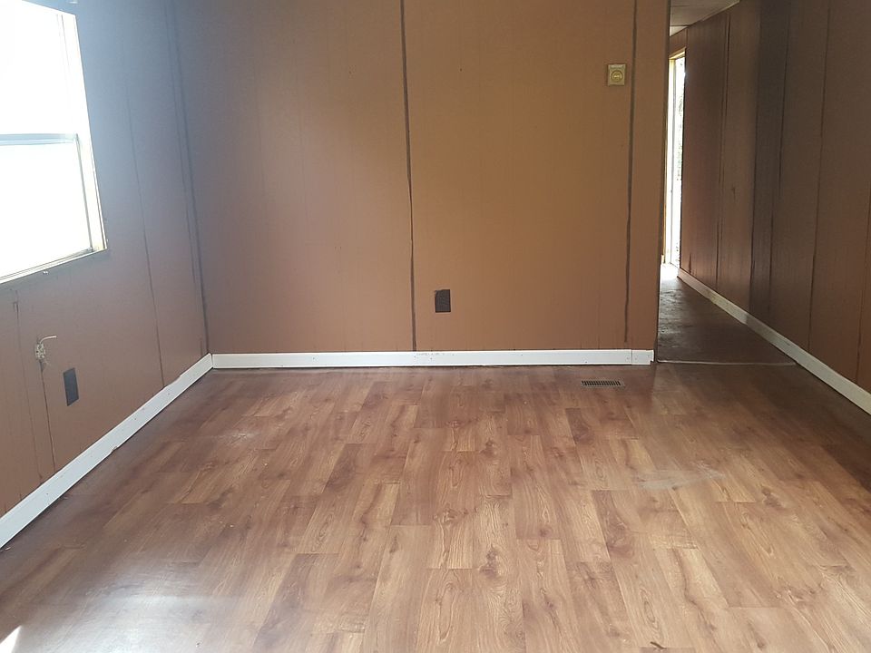 2nd image of 1225 Sage St