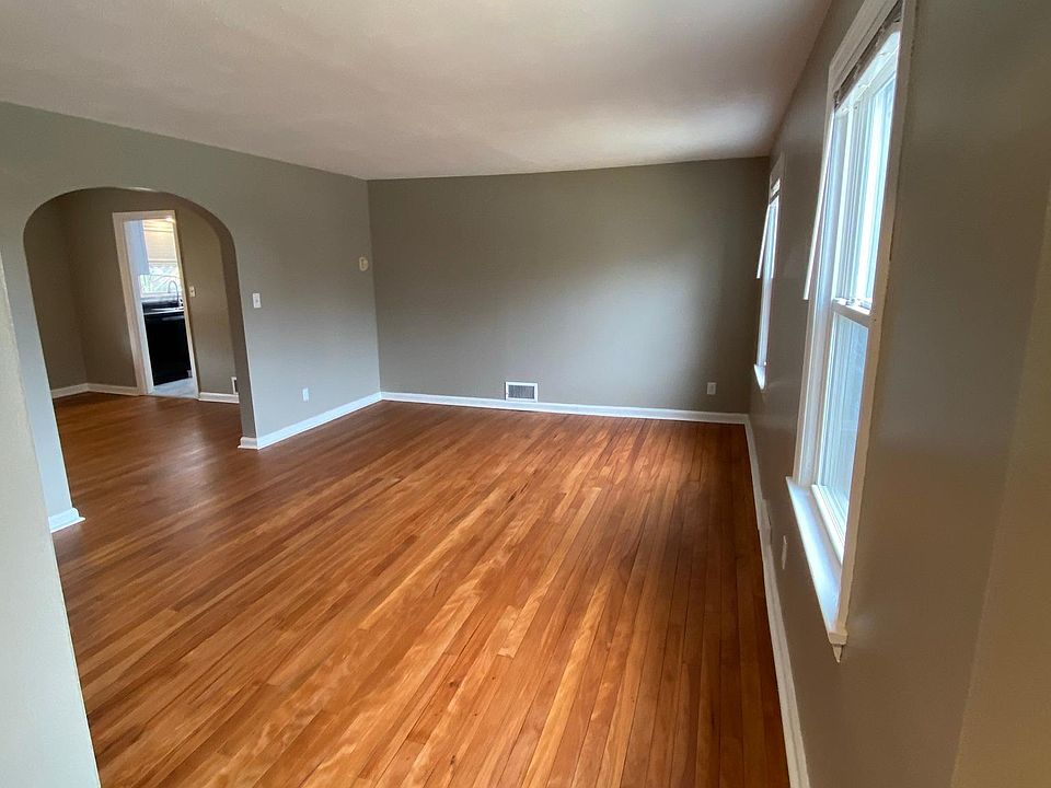 1st image of 3022 Glenmore Ave #1