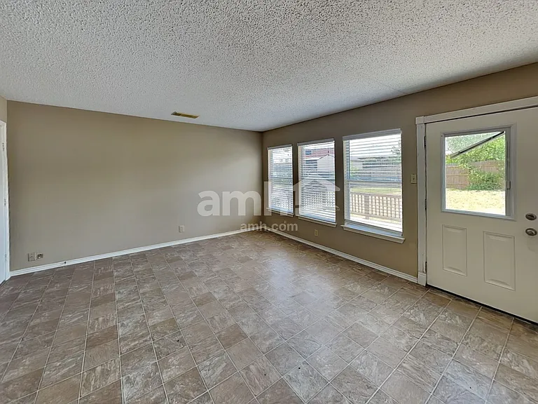 7106 Raintree Frst — Photo 5