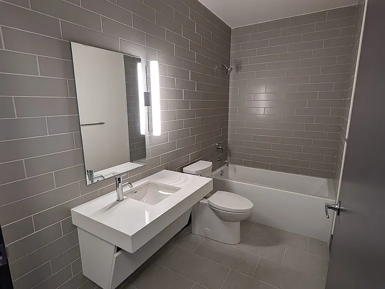 121 King St E #602 — Photo 4