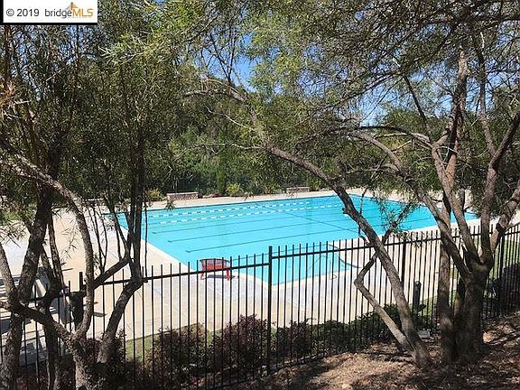 5th image of 25609 Crestfield Dr