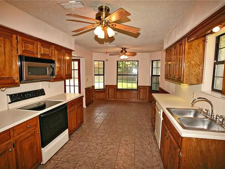 864 Western Trl — Photo 10