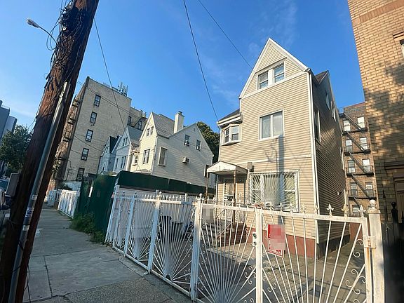 5th image of 1688 Monroe Ave