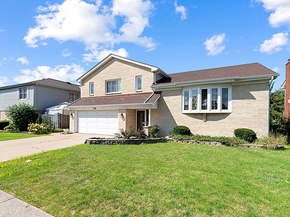 2nd image of 748 Yorkshire Ln