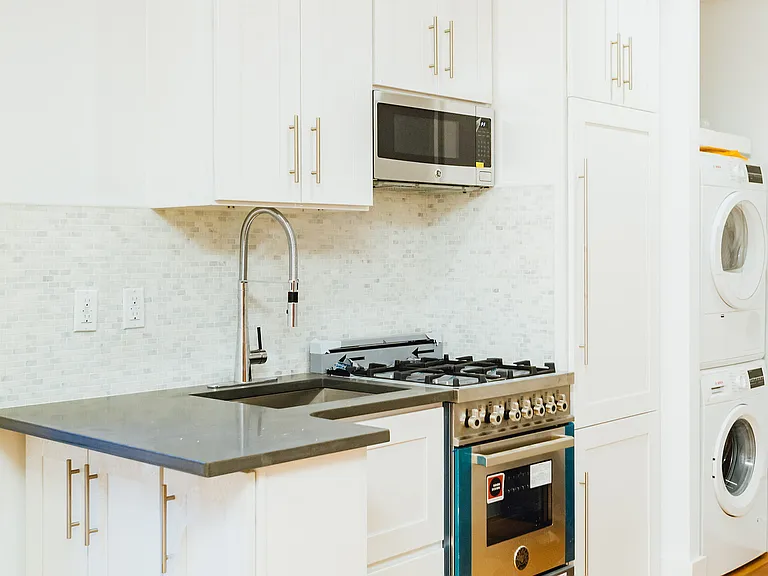 260 Washington Ave #B5 — Photo 1