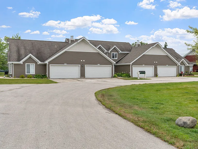 Mequon Trail Townhomes — Photo 33