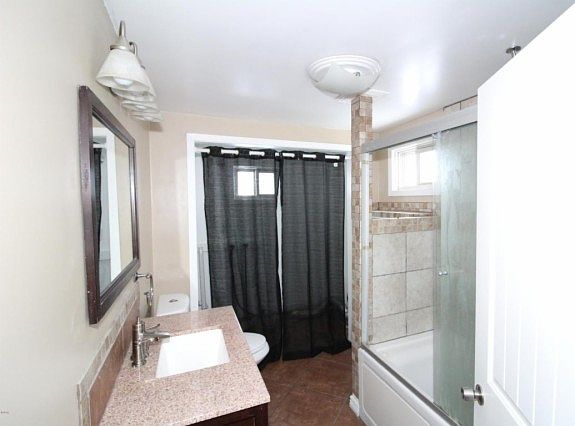 2nd image of 1217 Worden Ave
