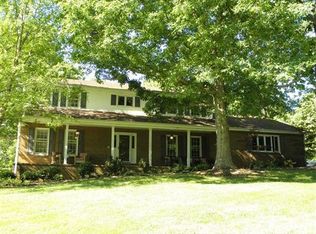 6165 Mountainside Dr, Hickory, NC 28601