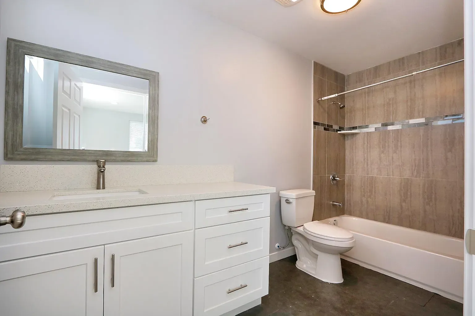 6 bed, 1917 sqft, $4,300 — Photo 4