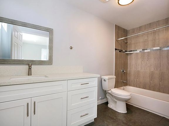 4th image of 8921 S San Pedro St #A