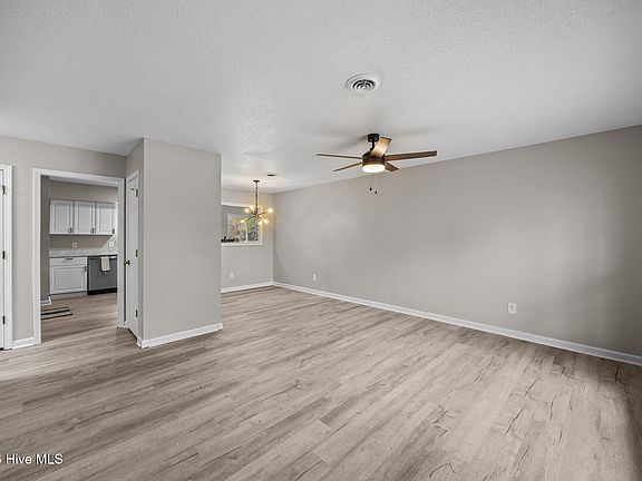 5th image of 102 Tanglewood Drive