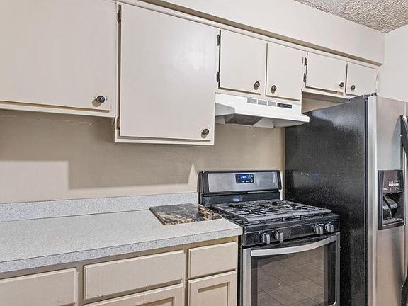 5th image of 23700 Brandywynne St