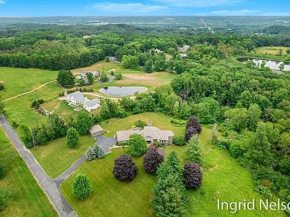 3rd image of 545 Saddlebrook Dr NE