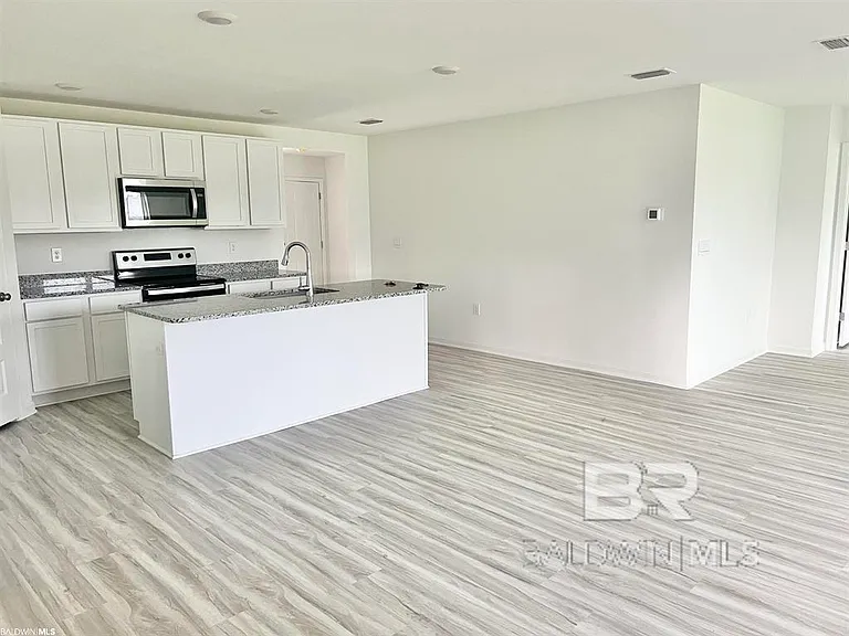 428 Winters Ave — Photo 10
