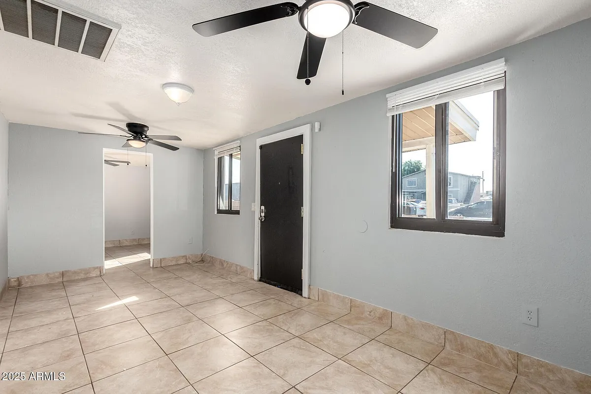 Building Photo - 1920 W Tonto St #1