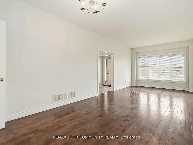 120 Shaftsbury Ave — Photo 4