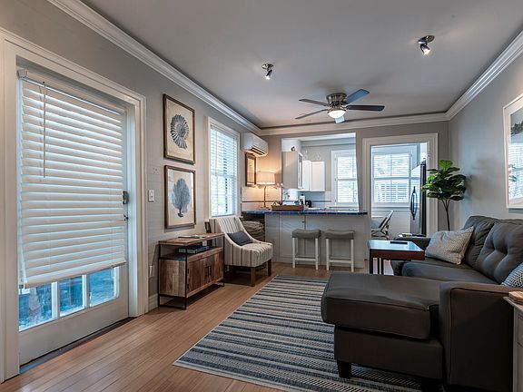 2nd image of 815 Pearl St APT 2