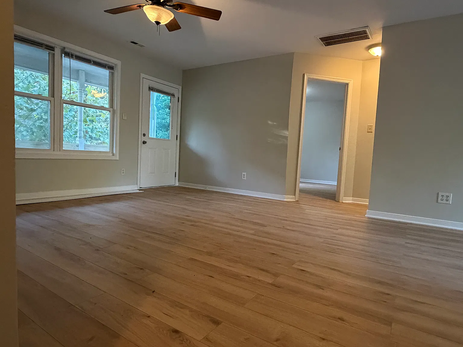 2 bed, 1034 sqft, $1,600 — Photo 4