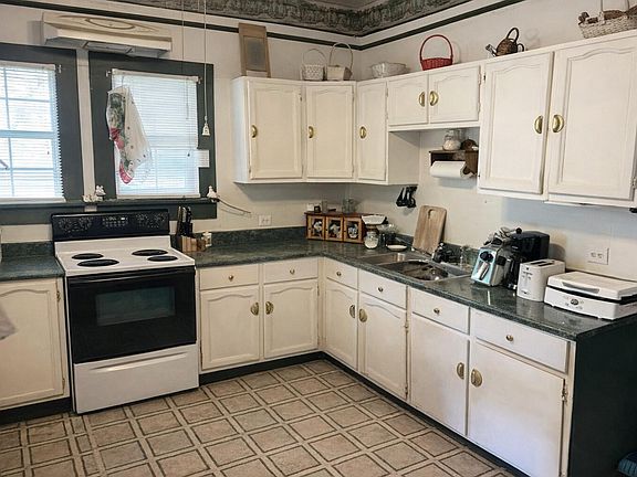 2nd image of 824 Screven Street