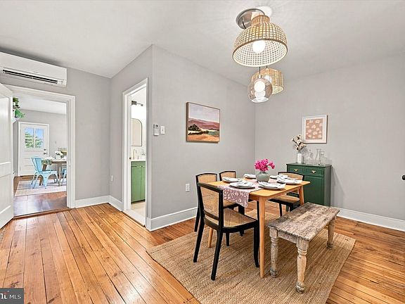 5th image of 616 W Naomi St