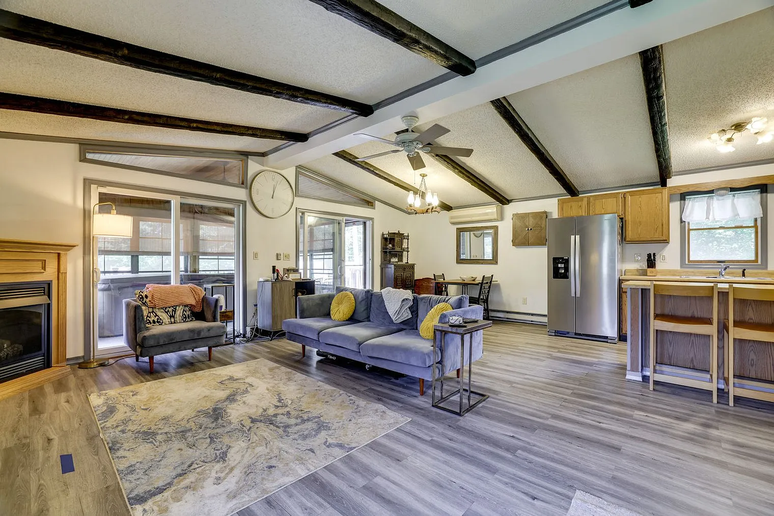 3 bed, 1.0 bath, 1054 sqft, $2,715 — Photo 1
