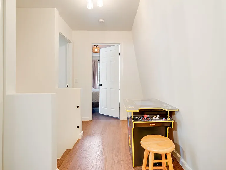 692 Santa Barbara Ave — Photo 25