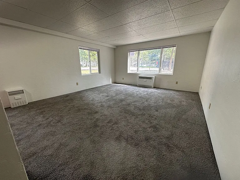Yellowstone Apartments — Photo 6